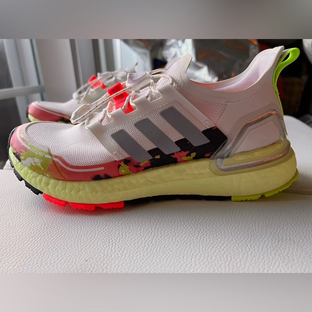 NWOT adidas Women's ULTRABOOST COLD.RDY W Running shoes FV6995